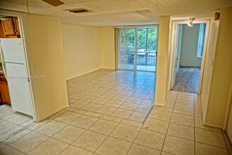 3740 Inverrary Dr in Lauderhill, FL - Building Photo - Building Photo