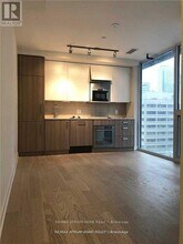 17-817 Dundonald St in Toronto, ON - Building Photo - Building Photo