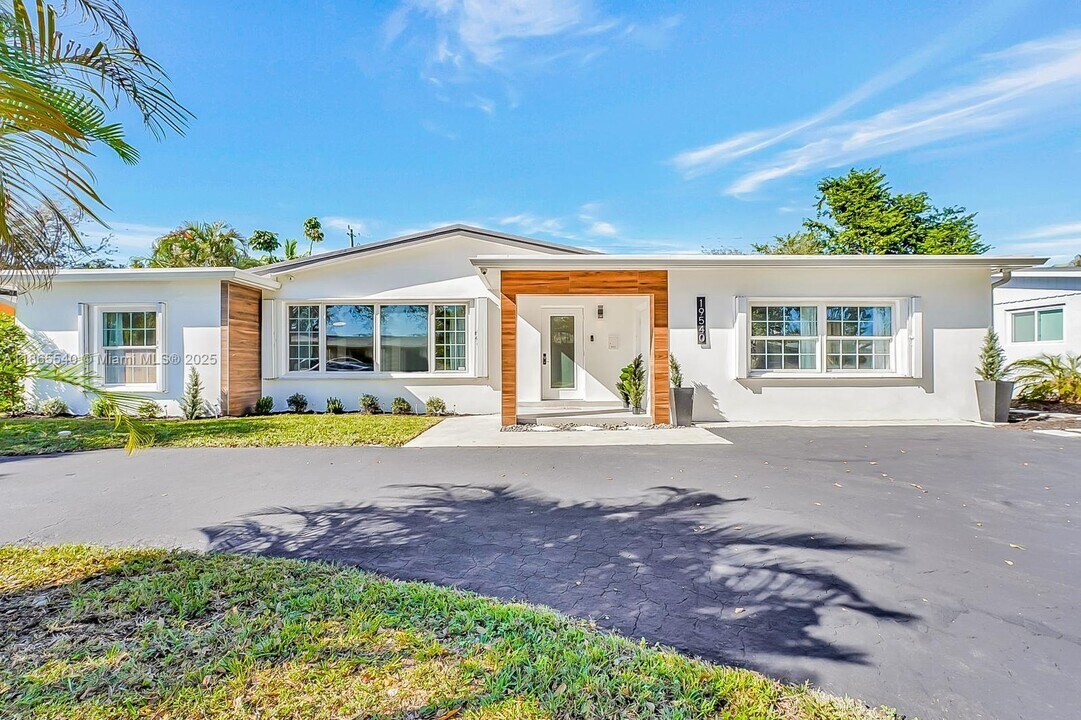 19540 NE 18th Ct in Miami, FL - Building Photo