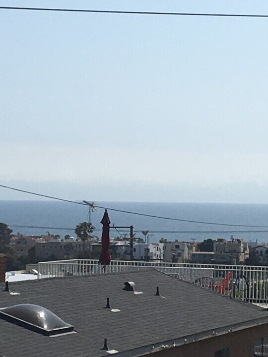 1834 Rhodes St in Hermosa Beach, CA - Foto de edificio
