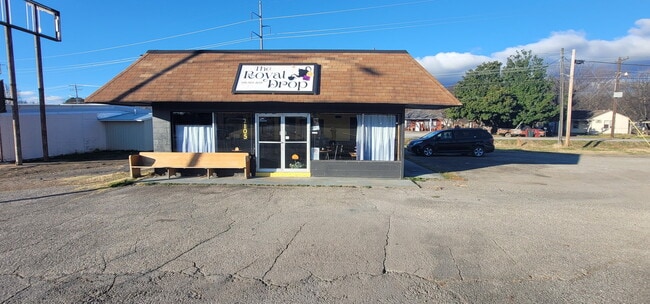 property at 2105 N Broadway St