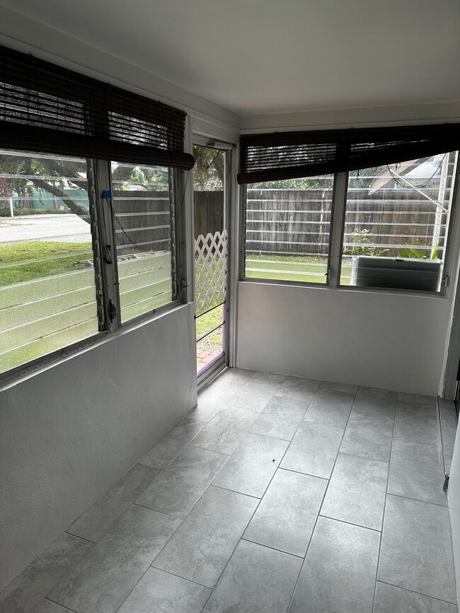 1131 SW 8th Ter in Fort Lauderdale, FL - Building Photo - Building Photo