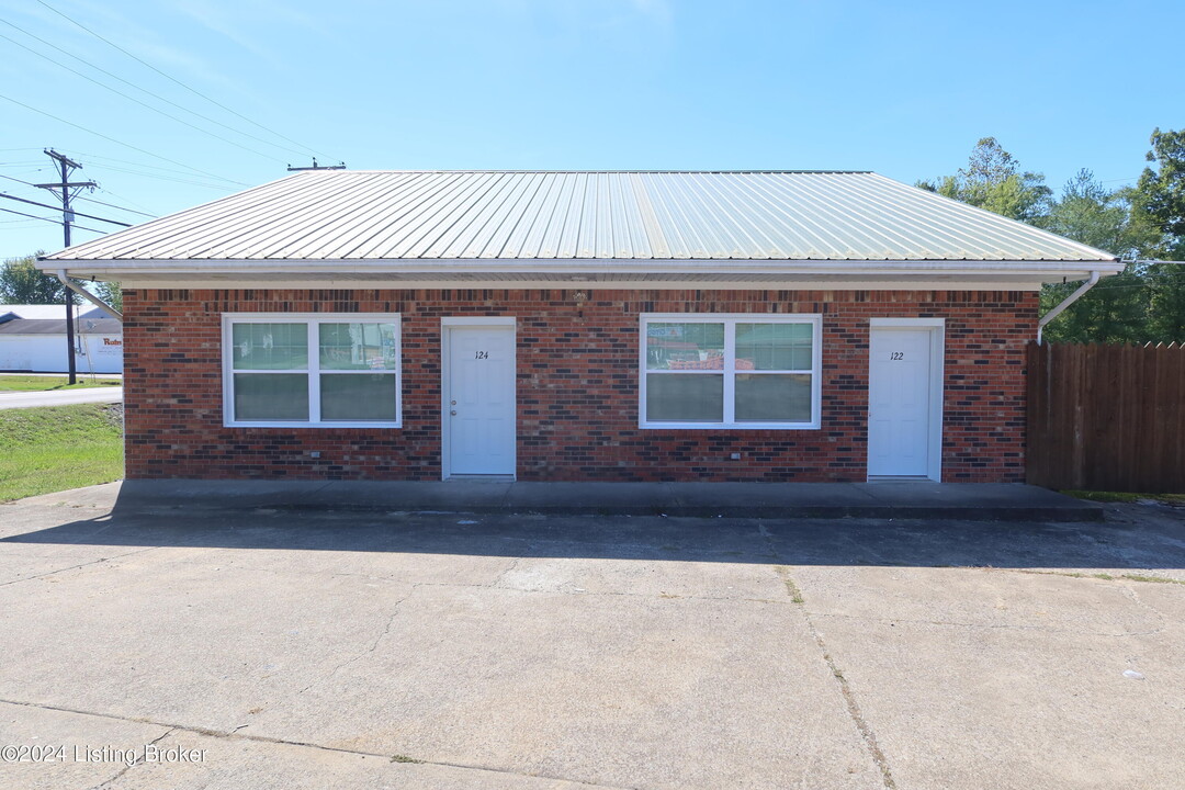 102 Peonia Rd in Clarkson, KY - Building Photo