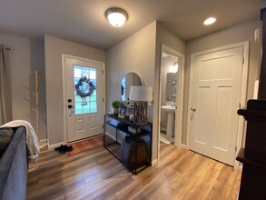 204 Sugar Maple Ln in Verona, WI - Foto de edificio - Building Photo