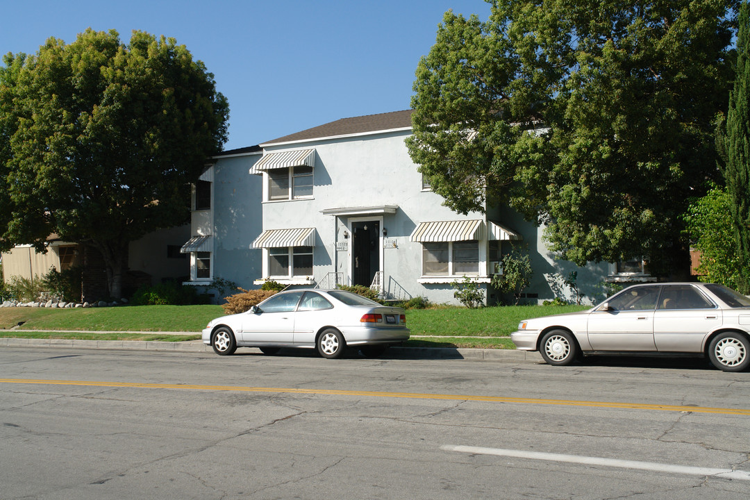 1110 N 3rd St in Burbank, CA - Foto de edificio