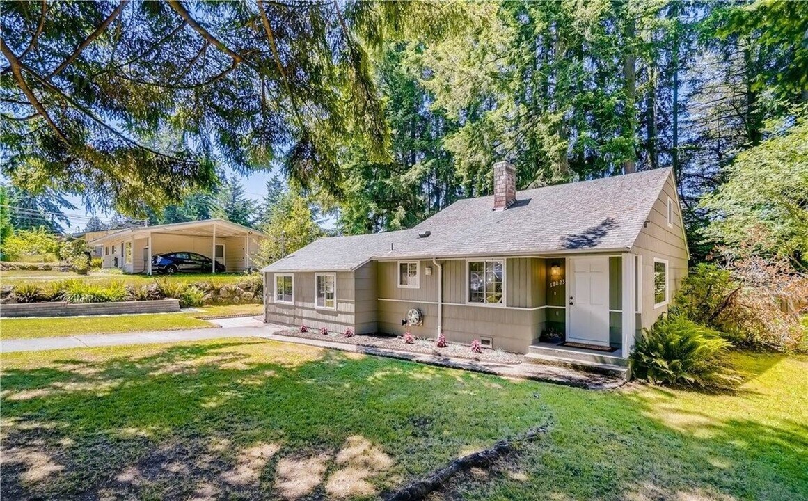 18023 Sunnyside Ave N in Shoreline, WA - Building Photo