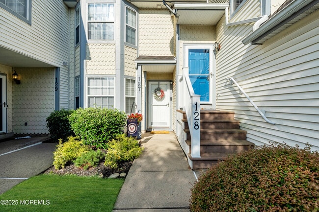 127 Evergreen Ct in Freehold, NJ - Building Photo - Building Photo