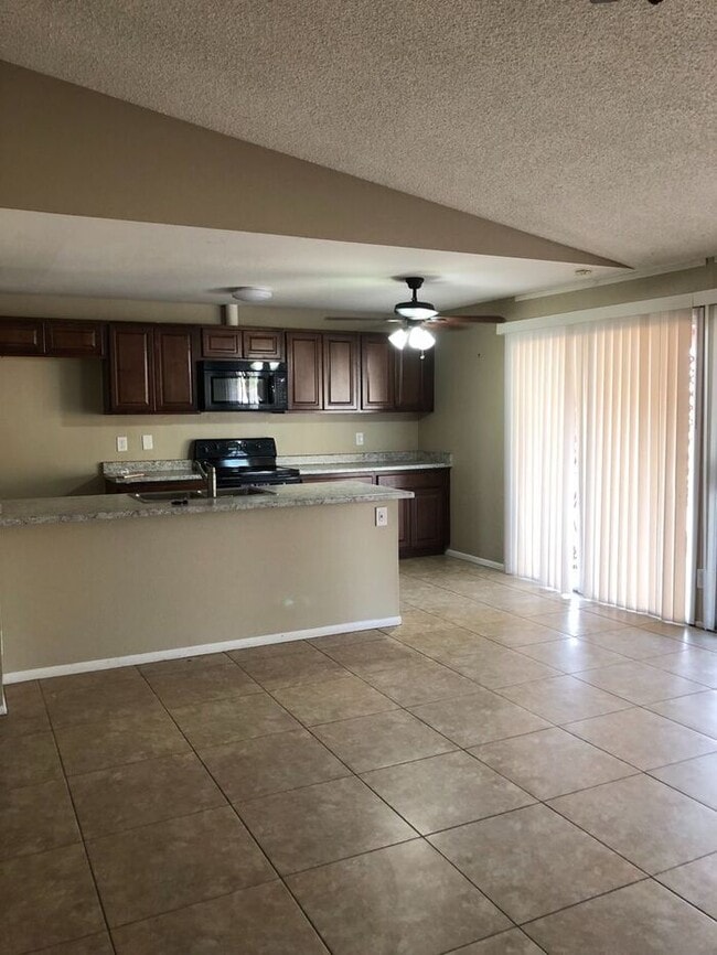 8002 W Mariposa Dr in Phoenix, AZ - Building Photo - Building Photo