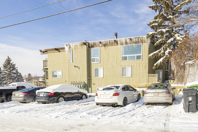7416 Hunterview Dr NW in Calgary, AB - Building Photo - Building Photo