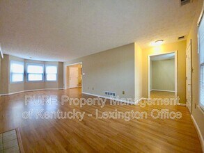 1863 Timber Creek Dr in Lexington, KY - Building Photo - Building Photo
