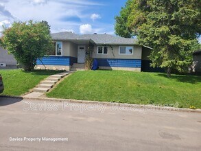 9620-9675 75 Street NW in Edmonton, AB - Building Photo - Building Photo