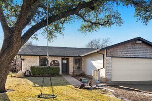 3909 Holt Dr in Austin, TX - Building Photo