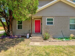 3201 Forest Park Blvd in Fort Worth, TX - Foto de edificio - Building Photo