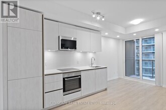 8 Widmer St in Toronto, ON - Building Photo - Building Photo