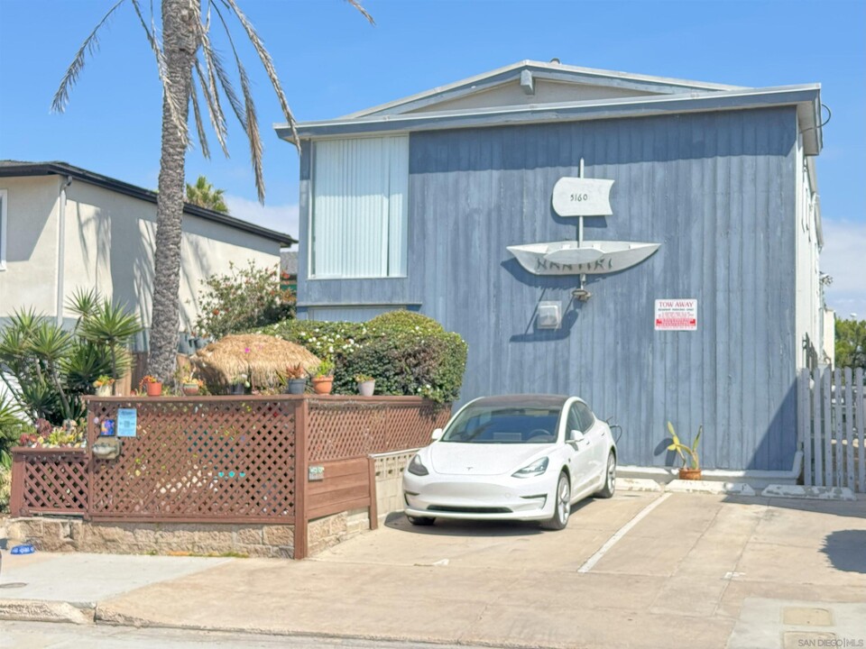 5160 Brighton Ave in San Diego, CA - Foto de edificio