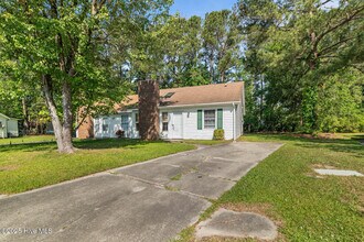 141 Pine Crest Dr in Jacksonville, NC - Building Photo - Building Photo