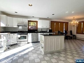330 Westview Ave in Fort Lee, NJ - Building Photo - Building Photo