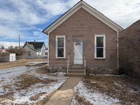 705 S 2nd St in Laramie, WY - Building Photo