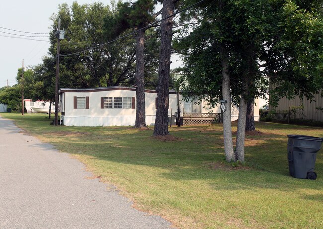 Rustic Mobile Home Park in Southport, NC - Building Photo - Building Photo