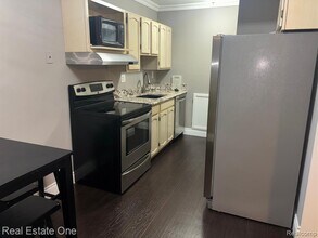 803 Plate St in Rochester, MI - Building Photo - Building Photo