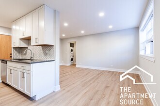 540 W Aldine Ave, Unit 209 in Chicago, IL - Building Photo - Building Photo