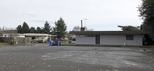 7102 49th St E in Puyallup, WA - Foto de edificio - Building Photo