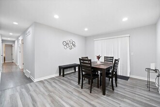 334 W Central Ave, Unit ID1285033P in Lombard, IL - Foto de edificio - Building Photo