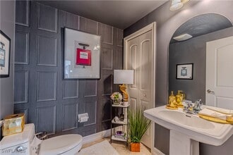 1100 Pine Ridge Rd in Naples, FL - Building Photo - Building Photo