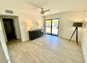 5811 E Surrey Dr in Cave Creek, AZ - Building Photo - Building Photo