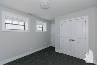 1952 W Nelson St, Unit 2W in Chicago, IL - Foto de edificio - Building Photo