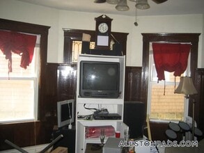 35 Long Ave in Boston, MA - Foto de edificio - Building Photo