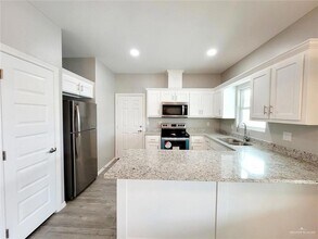 2109 Stauffers St, Unit 4 in Weslaco, TX - Building Photo - Building Photo