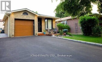 3103 Harris Crescent in Mississauga, ON - Building Photo