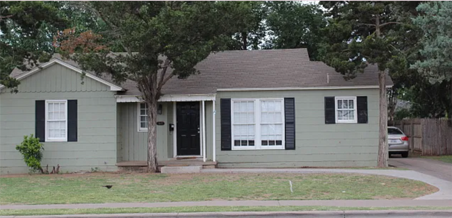 2817 32nd St in Lubbock, TX - Building Photo - Building Photo