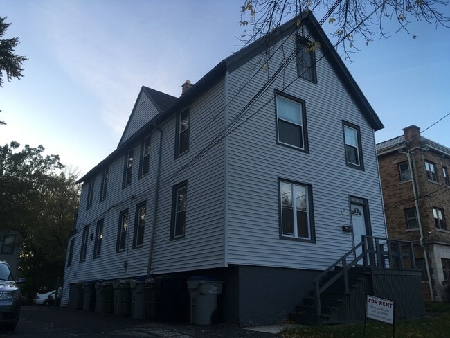 1759 N Arlington Pl, Unit Lower