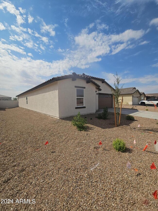 1609 W Laguna Dr in Coolidge, AZ - Foto de edificio - Building Photo