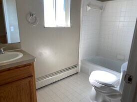 38584 Meadowdale St in Clinton Township, MI - Building Photo