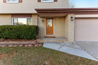 37643 Douglas Ct in Sterling Heights, MI - Building Photo - Building Photo