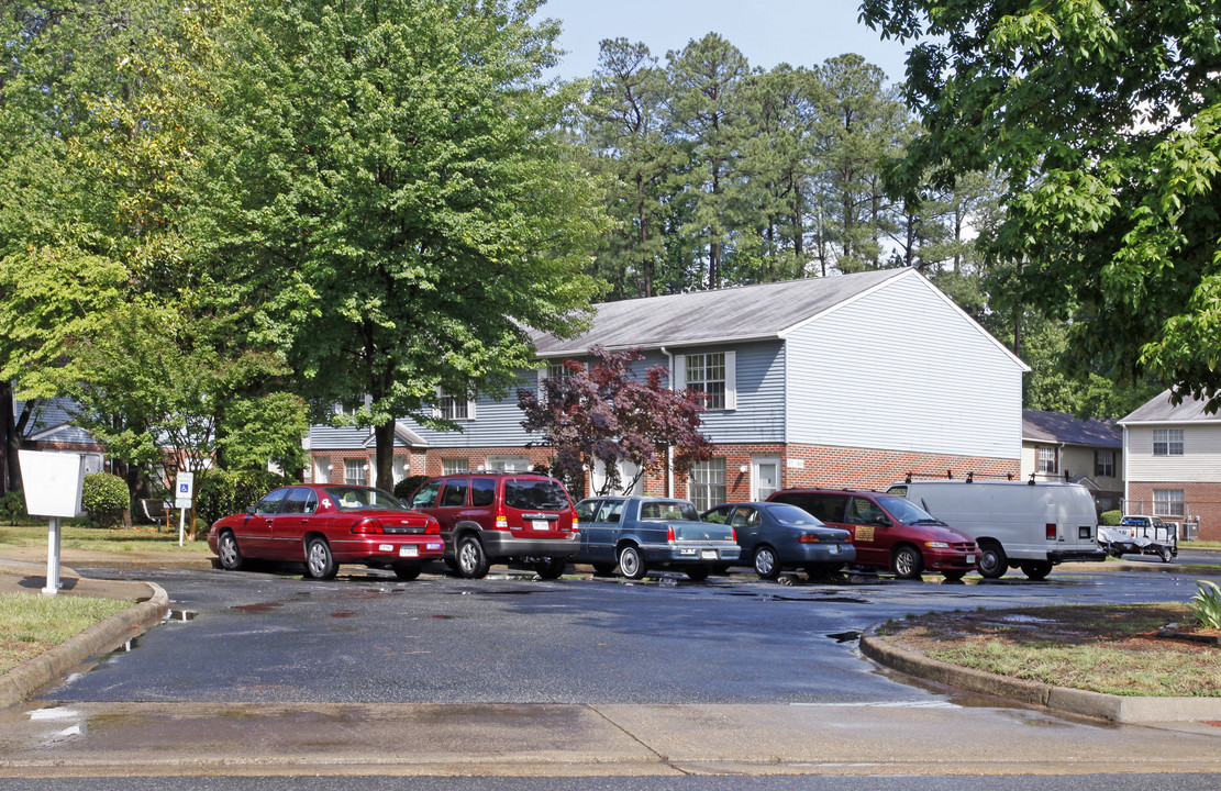 Berkley West Apartments in Newport News, VA - Foto de edificio