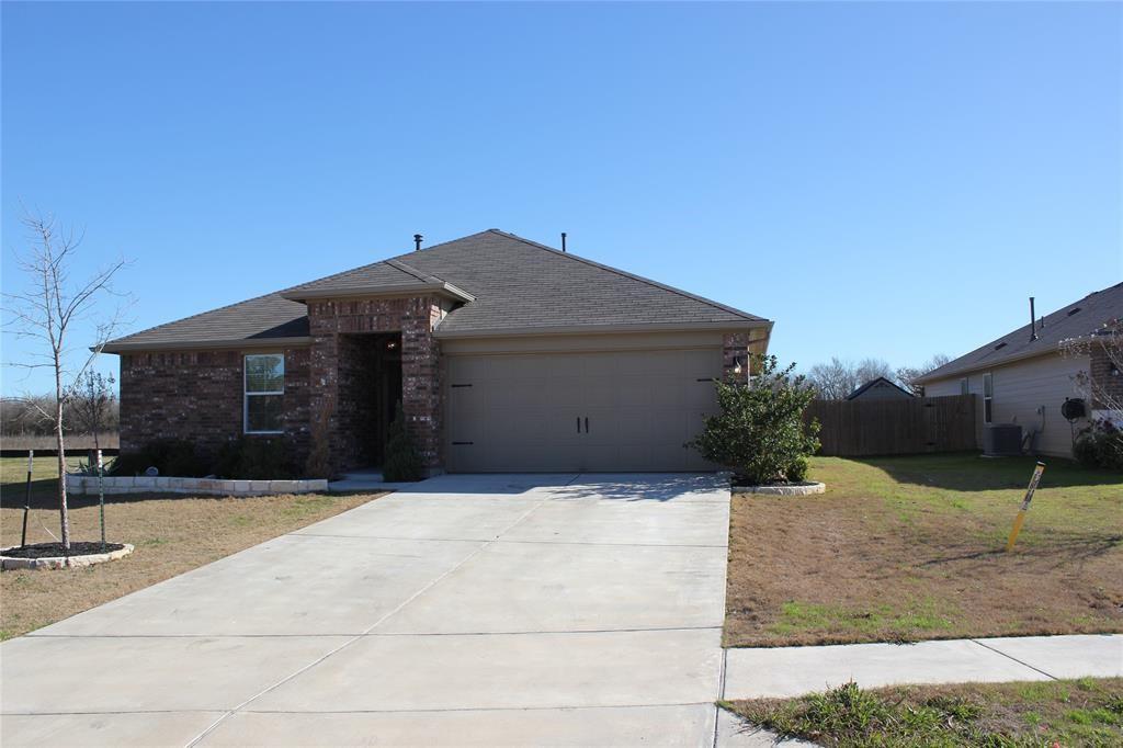 531 Luna Vista Dr in Hutto, TX - Foto de edificio