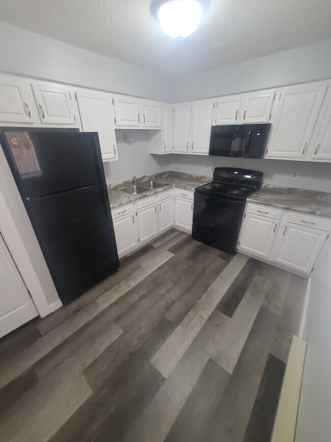 1014 Pine St, Unit 8 in La crosse, WI - Building Photo - Building Photo