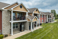 Bee Creek Apartment Homes in Branson, MO - Foto de edificio - Building Photo