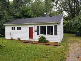 326 Hummingbird Ln in Lexington, KY - Building Photo