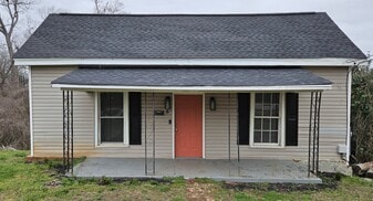 6 Sparks Ave in Ware Shoals, SC - Building Photo