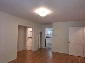 5529-5533 Harold Way in Los Angeles, CA - Building Photo - Interior Photo