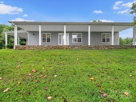 1585 Nathanial St in Newton, NC - Building Photo