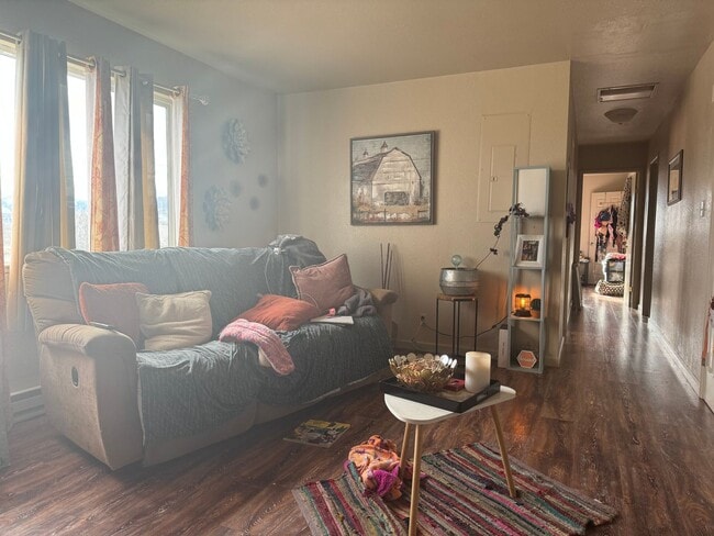 1725 Sunkist Dr in Susanville, CA - Building Photo - Building Photo