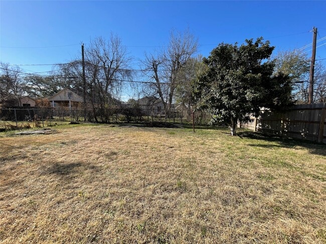 property at 4504 Kingsbury St