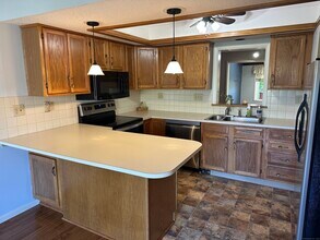 20 South St in Bethel, CT - Foto de edificio - Building Photo