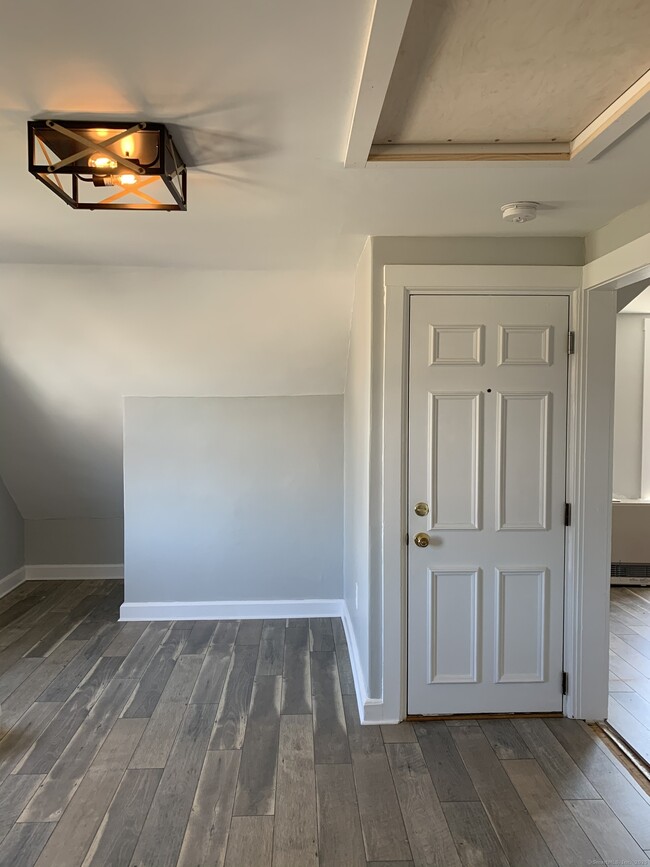 8 Lincoln Ave in Stonington, CT - Building Photo - Building Photo
